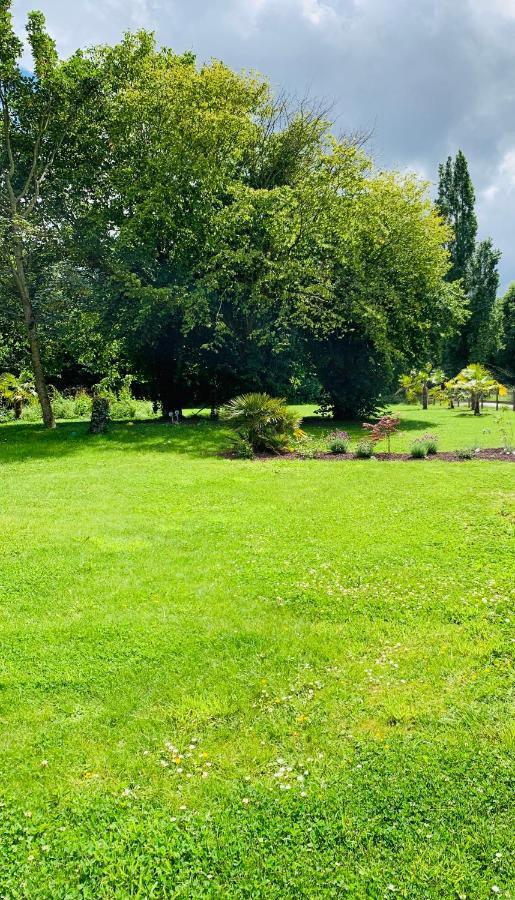 Вилла Le Gite De La Mongatelais Roz-Landrieux Экстерьер фото
